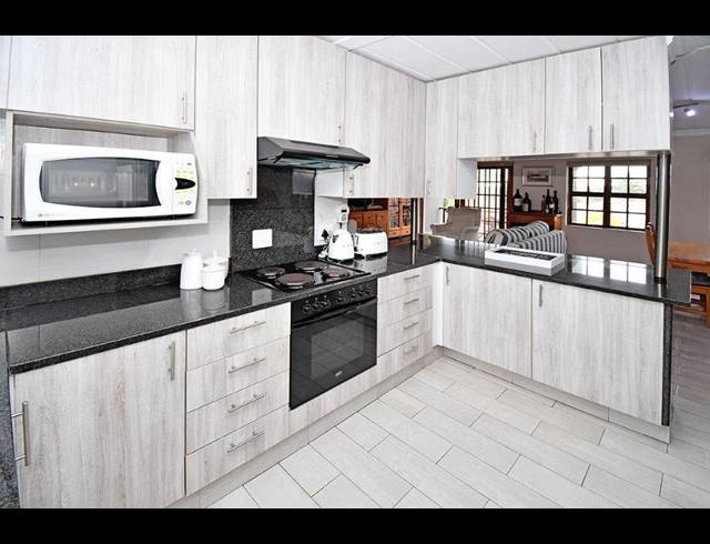 2 BEDROOM APARTMENT FOR SALE IN DOWERGLEN EXT 4